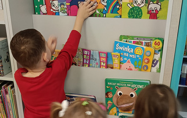 Zajęcia literacko-plastyczne w Filii w Kwakowie zorganizowane dla Oddziału Przedszkolnego