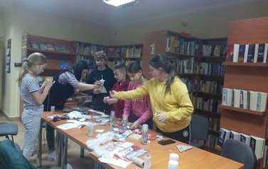  Świąteczne dekoracje w bibliotece w Sycewicach  6