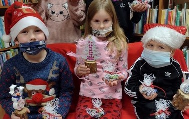 Świąteczne spotkanie DKK dla dzieci we Wrzącej 20.12.2021r. 1