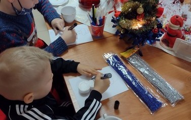 Świąteczne spotkanie DKK dla dzieci we Wrzącej 20.12.2021r. 8