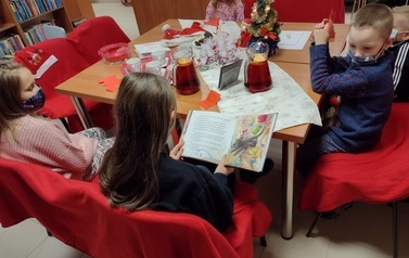 Świąteczne spotkanie DKK dla dzieci we Wrzącej 20.12.2021r. 17