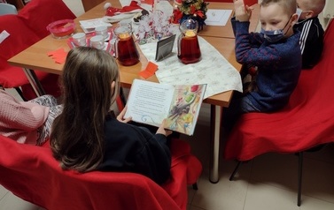 Świąteczne spotkanie DKK dla dzieci we Wrzącej 20.12.2021r. 18