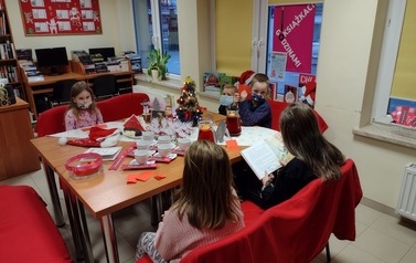 Świąteczne spotkanie DKK dla dzieci we Wrzącej 20.12.2021r. 19