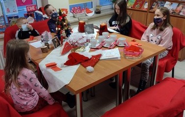 Świąteczne spotkanie DKK dla dzieci we Wrzącej 20.12.2021r. 20