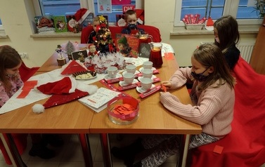 Świąteczne spotkanie DKK dla dzieci we Wrzącej 20.12.2021r. 22