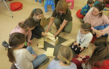 Biblioteczny Klub Maluszka w ogrodzie 13