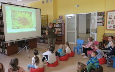 Biblioteczny Klub Maluszka w ogrodzie 19