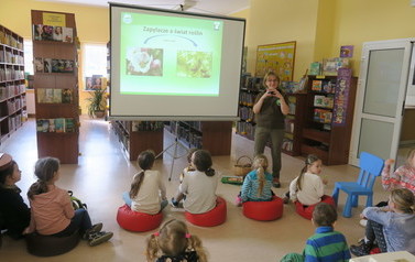 Biblioteczny Klub Maluszka w ogrodzie 22
