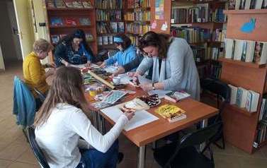 Warsztaty artystycznego pakowania książek - Sycewice 23.04.2022 9