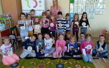 Lekcja biblioteczna z przedszkolakami w SP w Słonowicach 18.05.2022 1