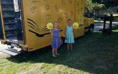 Bibliobus na festynie sołeckim w Bzowie 1