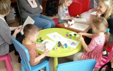 Biblioteczny Klub Maluszka w Kobylnicy i ćwiczenia motoryki małej 6