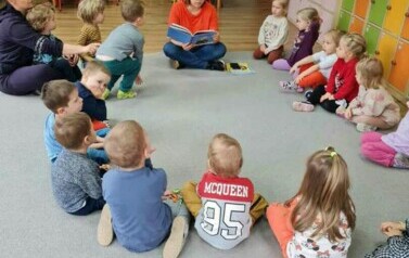 Biblioteka z wizytą w Słonecznikowym Przedszkolu w Kobylnicy  1