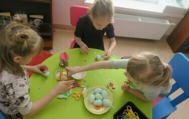 Zajęcia o tematyce świątecznej w GBP w Kobylnicy  3