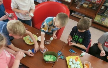 Zajęcia o tematyce świątecznej w GBP w Kobylnicy  4
