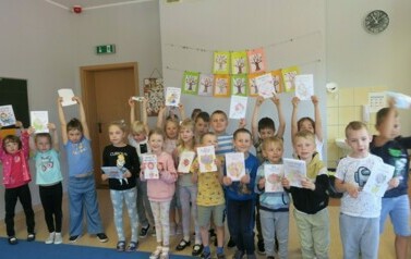Majowe spotkanie Dyskusyjnego Klubu Książki dla Dzieci w GBP w Kobylnicy  1