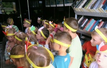 Bibliobus odwiedza Przedszkole Franio w Bolesławicach  4