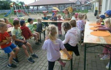 Bibliobus odwiedza Przedszkole Franio w Bolesławicach  13