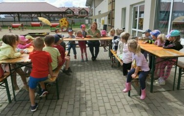 Bibliobus odwiedza Przedszkole Franio w Bolesławicach  14
