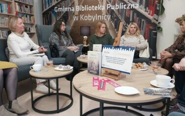 Jesienny Dyskusyjny Klub Książki dla Dorosłych w Kobylnicy  5