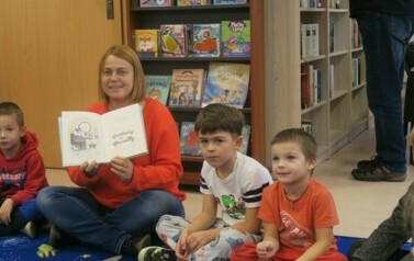Listopadowe zajęcia z cyklu Biblioterapia dla smyka w Kobylnicy  6