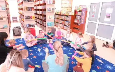 Muzyczne zabawy z rekwizytami w Kobylnicy  6