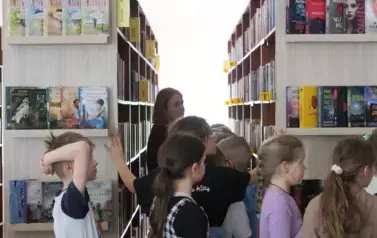 Goście w bibliotece w Kobylnicy 5