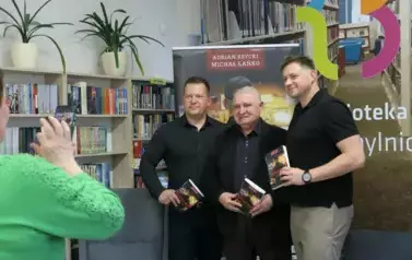 Spotkanie autorskie z tw&oacute;rcami książki &bdquo;Operacyjniak&rdquo; 1