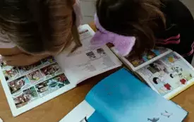Światowy Dzień Publicznego Czytania Komiks&oacute;w w świetlicy wiejskiej w Kwakowie