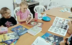 Światowy Dzień Publicznego Czytania Komiks&oacute;w w świetlicy wiejskiej w Kwakowie