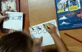 Światowy Dzień Publicznego Czytania Komiks&oacute;w w świetlicy wiejskiej w Kwakowie