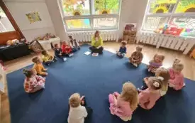 Dzień Kropki 2025 dla dzieci z oddział&oacute;w przedszkolnych w Słonecznikowym Przedszkolu w Kobylnicy