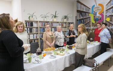 Wigilia literacka Dyskusyjnego Klubu Książki dla dorosłych w Bibliotece Publicznej w Kobylnicy