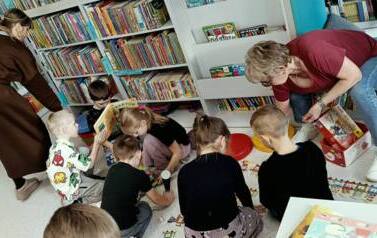 Zajęcia literacko-plastyczne na podstawie Śmiechu warte Agnieszki Frączek Filia w Kwakowie grupa Krasnali