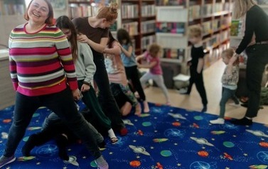 Biblioteczny Klub Maluszka w Kobylnicy-warsztaty logorytmiczne  1