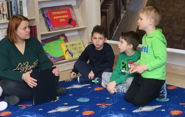 Biblioterapia dla smyka w BP w Kobylnicy Międzynarodowy Dzień Las&oacute;w