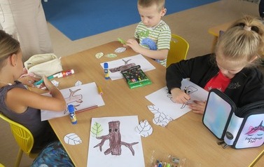 Biblioterapia dla smyka w BP w Kobylnicy Międzynarodowy Dzień Las&oacute;w