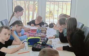 Filia w Kwakowie zajęcia biblioteczne z okazji Światowego Dnia Książki i Praw Autorskich we wsp&oacute;łpracy z biblioteką szkolną SP im. Polskich Olimpijczyk&oacute;w w Kwakowie