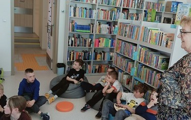 Filia w Kwakowie zajęcia biblioteczne z okazji Światowego Dnia Książki i Praw Autorskich we wsp&oacute;łpracy z biblioteką szkolną SP im. Polskich Olimpijczyk&oacute;w w Kwakowie