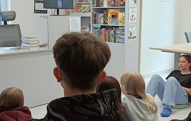 Tydzień Bibliotek Filia w Kwakowie Tajniki bibliografii zajęcia biblioteczne dla kl. VII SP im. Polskich Olimpijczyk&oacute;w w Kwakowie