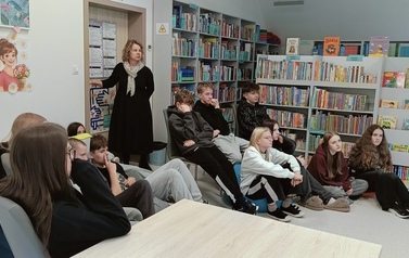 Tydzień Bibliotek Filia w Kwakowie Tajniki bibliografii zajęcia biblioteczne dla kl. VII SP im. Polskich Olimpijczyk&oacute;w w Kwakowie