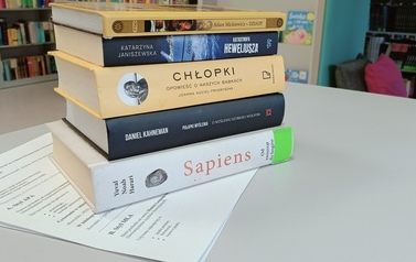 Tydzień Bibliotek Filia w Kwakowie Tajniki bibliografii zajęcia biblioteczne dla kl. VII SP im. Polskich Olimpijczyk&oacute;w w Kwakowie