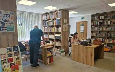 Wizyta bibliotekarki z Biblioteki Publicznej w Kobylnicy w Gminnej Bibliotece Publicznej w Kościelisku w ramach projektu Bibliorasmus