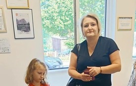 Książka-cegiełka jako forma promocji literatury i niesienia dobra, czyli spotkanie autorskie z Mariuszem Machelskim w BP w Kobylnicy