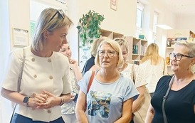 Książka-cegiełka jako forma promocji literatury i niesienia dobra, czyli spotkanie autorskie z Mariuszem Machelskim w BP w Kobylnicy