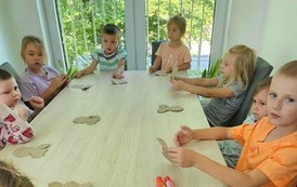 Lektura książki Słoniątko Trąbiątko w przedszkolu i praca plastyczna na zajęciach literacko-plastycznych w Filii w Kwakowie