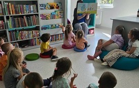 Lektura książki Słoniątko Trąbiątko w przedszkolu i praca plastyczna na zajęciach literacko-plastycznych w Filii w Kwakowie