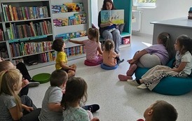 Lektura książki Słoniątko Trąbiątko w przedszkolu i praca plastyczna na zajęciach literacko-plastycznych w Filii w Kwakowie