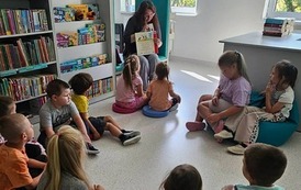 Lektura książki Słoniątko Trąbiątko w przedszkolu i praca plastyczna na zajęciach literacko-plastycznych w Filii w Kwakowie