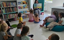 Lektura książki Słoniątko Trąbiątko w przedszkolu i praca plastyczna na zajęciach literacko-plastycznych w Filii w Kwakowie